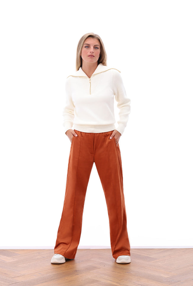 K-design Broek vegan daim Z721 burnt orange Stretchshop.nl